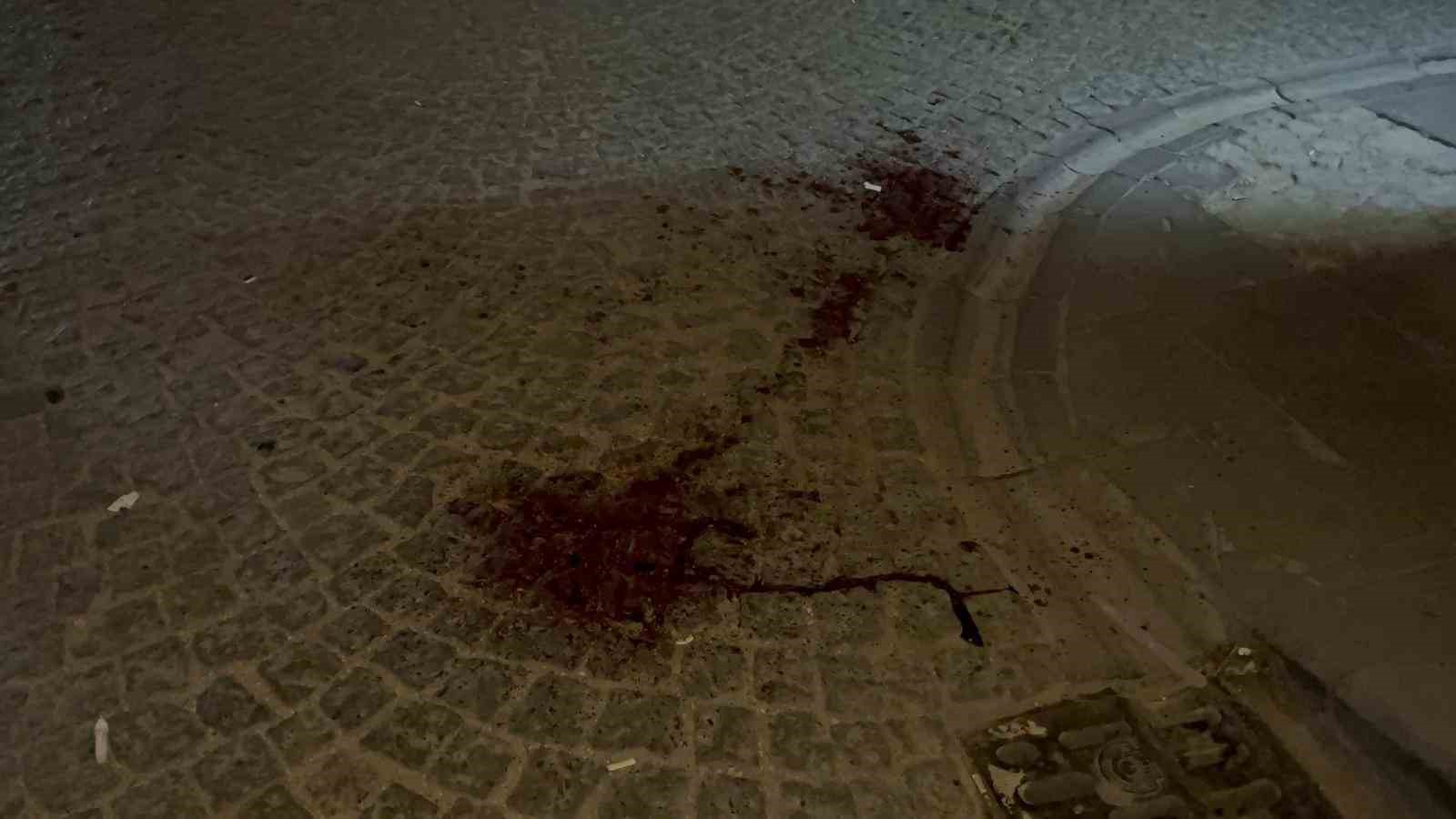 yan-baktin-diyerek-kuryeyi-bicaklayip-kactilar