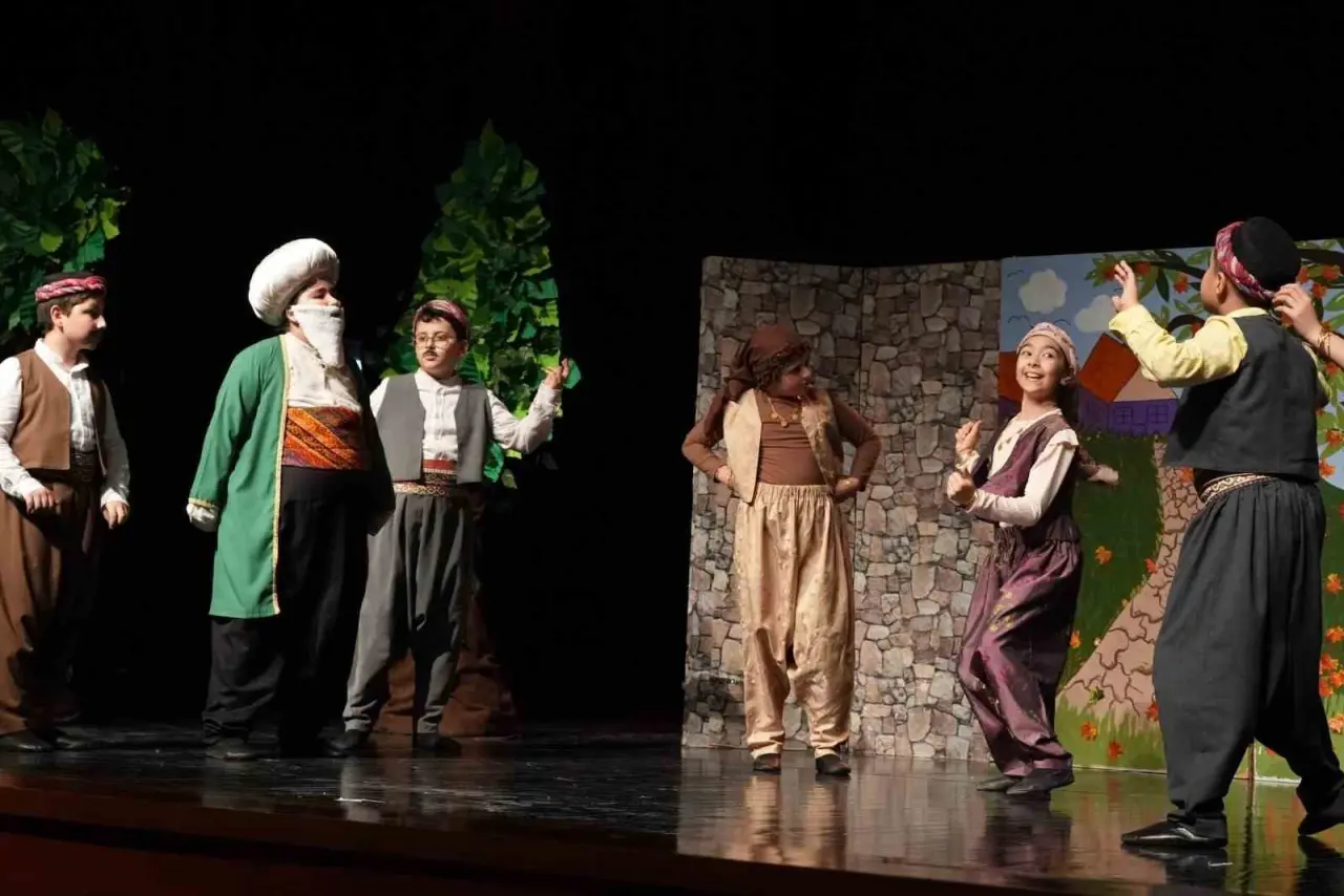 sahnenin-yildizlari-goz-kamastirdi