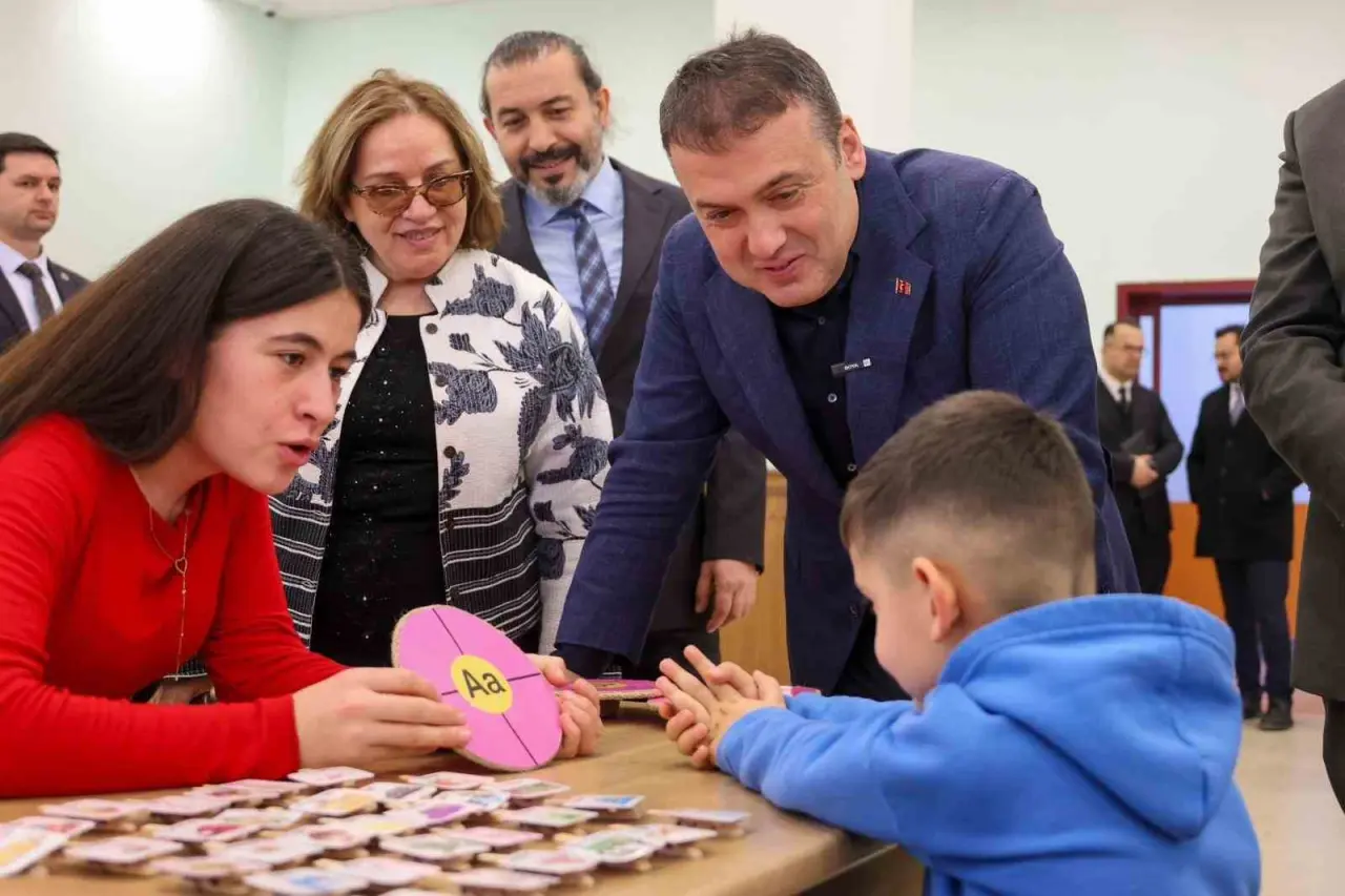 vali-sozer-cocuk-gelisimi-ogrencileri-materyalde-bulusuyor-etkinligine-katildi