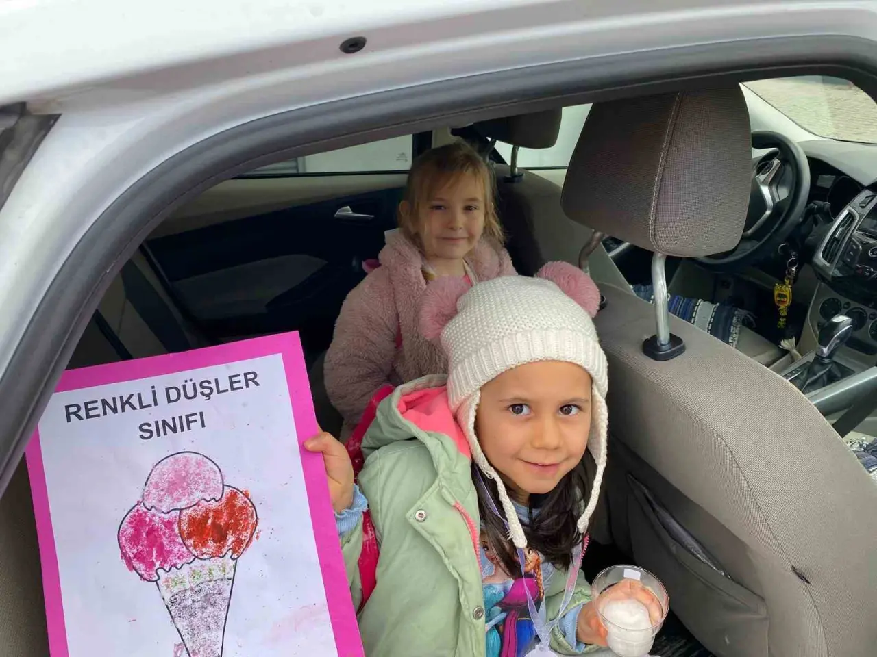 tavsanli-hande-gul-anaokulu-ogrencileri-guvenli-yolculuk-icin-arka-koltuga-gecti