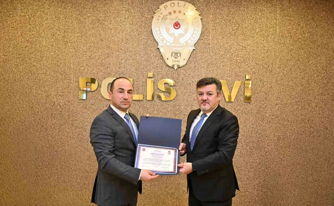 eskisehir-emniyetinde-veda-sercihan-barutcu-emeklilige-ayrildi