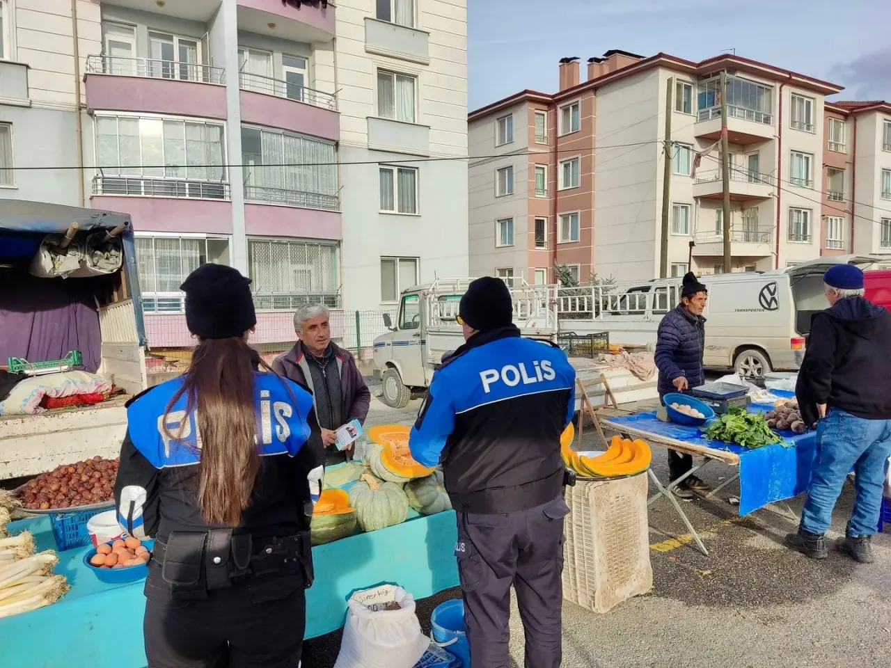 kutahya-il-emniyet-mudurlugunden-semt-pazarlarinda-bilgilendirme-calismasi