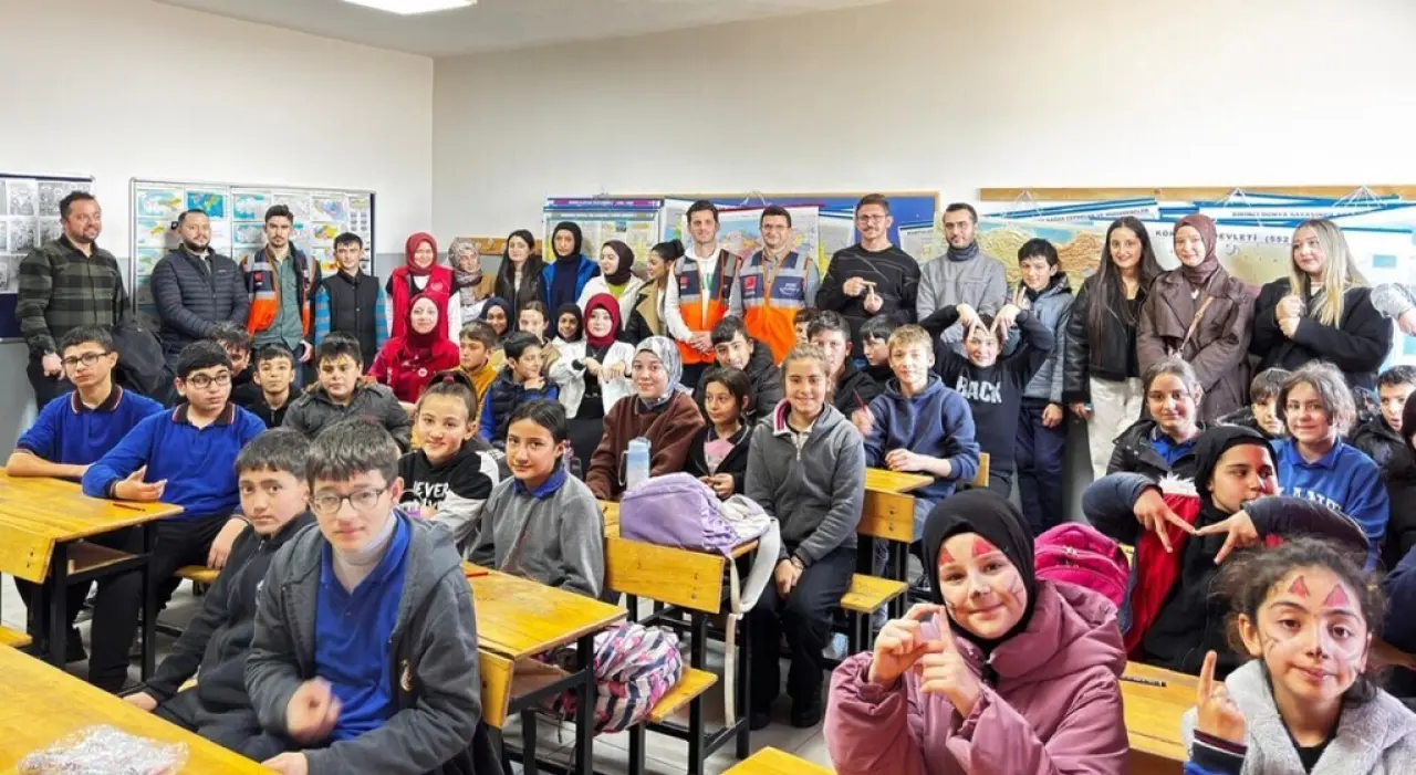 dpu-saphane-myodan-gedizde-tutum-yatirim-ve-turk-mallari-haftasi-etkinligi