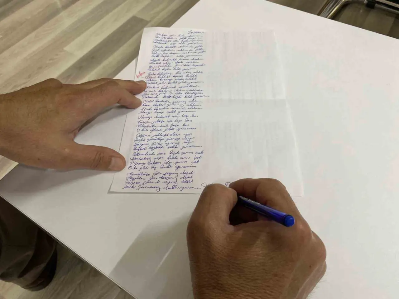 kaybettigi-telefonu-icin-siir-yazdi