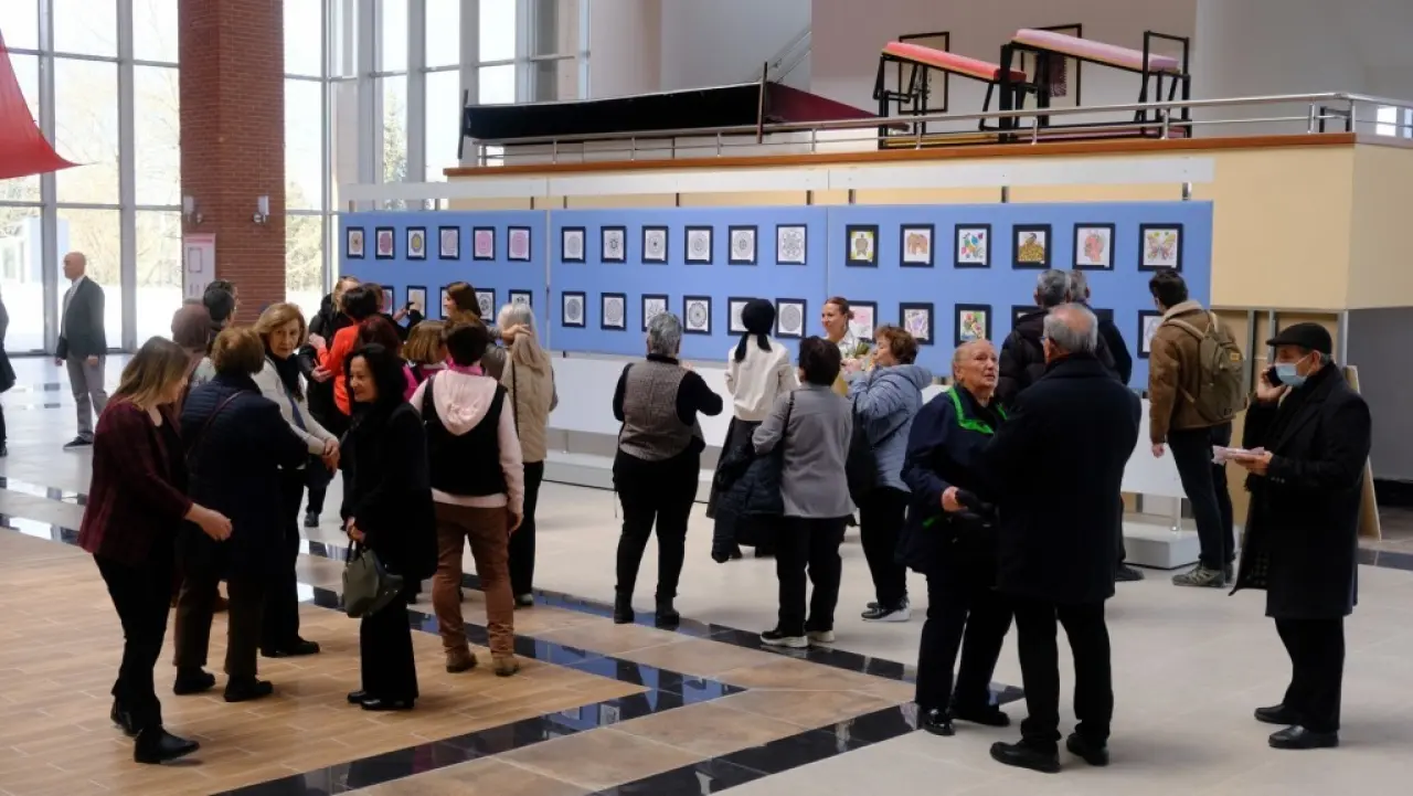 anadolu-universitesi-60-yas-ustu-tazelenme-universitesi-ogrencilerinden-mandala-sergisi