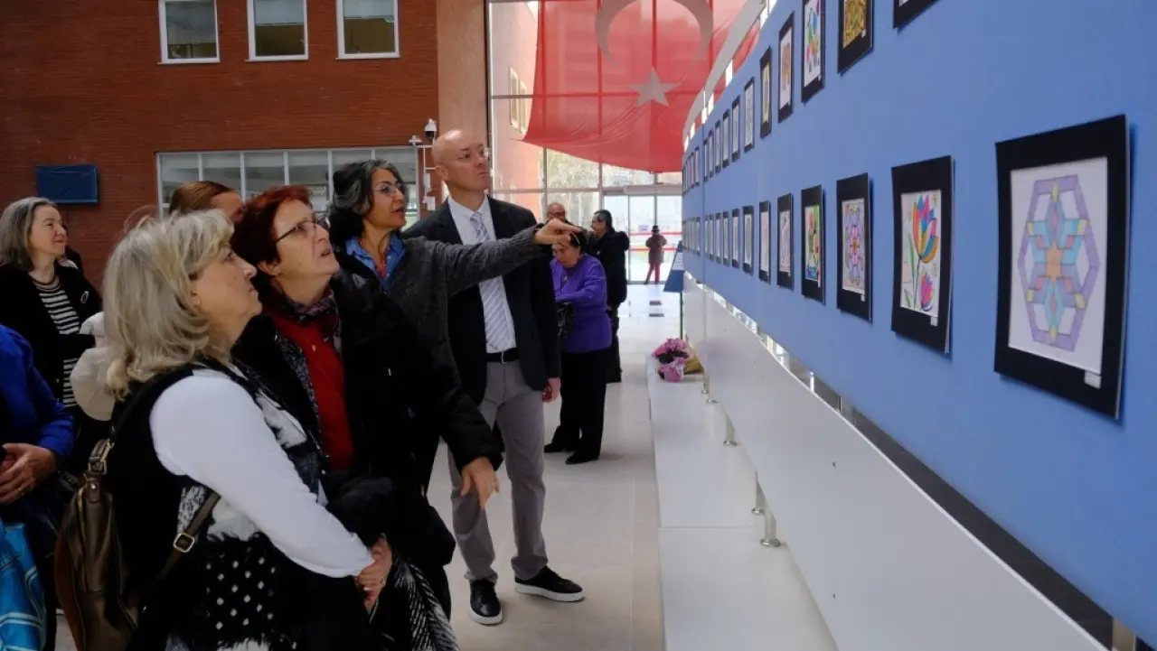 anadolu-universitesi-60-yas-ustu-tazelenme-universitesi-ogrencilerinden-mandala-sergisi