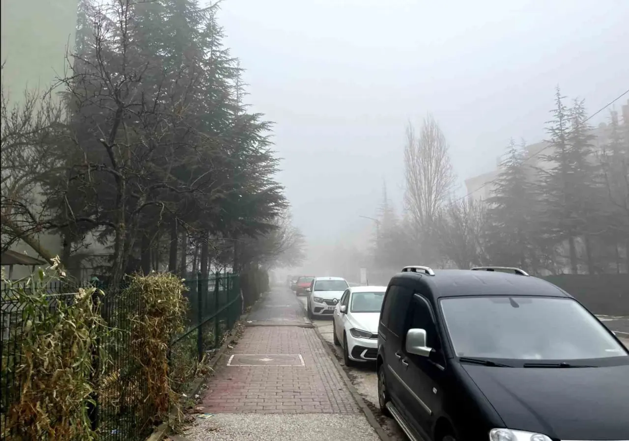 kentin-yuksek-kesimlerinde-sis-etkili-oldu