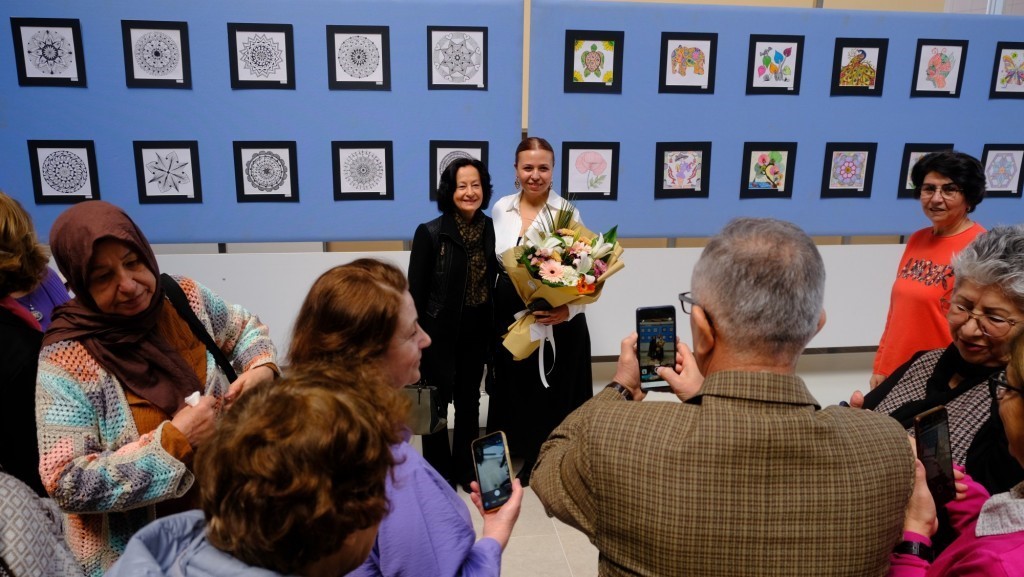 anadolu-universitesi-60-yas-ustu-tazelenme-universitesi-ogrencilerinden-mandala-sergisi