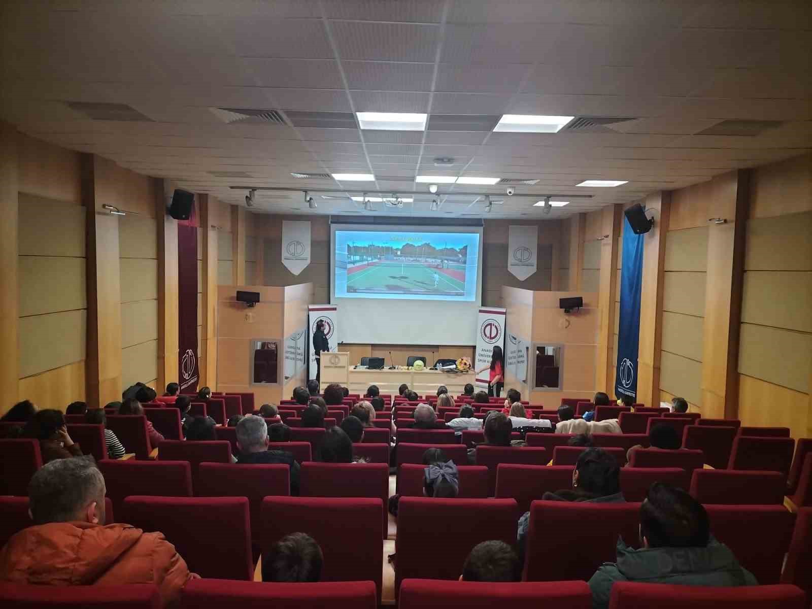 anadolu-universitesinden-teniscilere-tam-destek