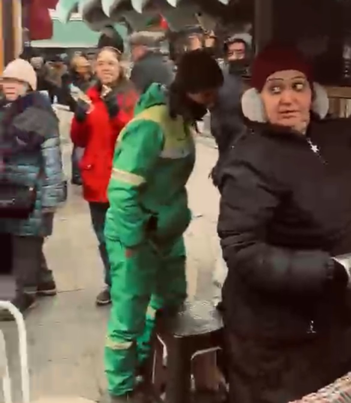 askerde-sandigi-oglunu-karsisinda-goren-anne-duygulandi