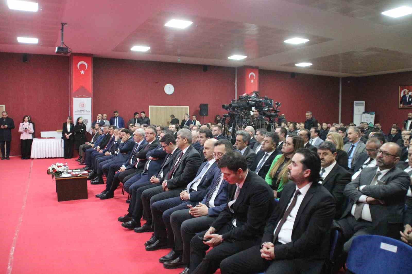 bakan-kacir-kutahya-turkiyenin-kalkinma-yolculugunda-ozel-bir-yere-sahip