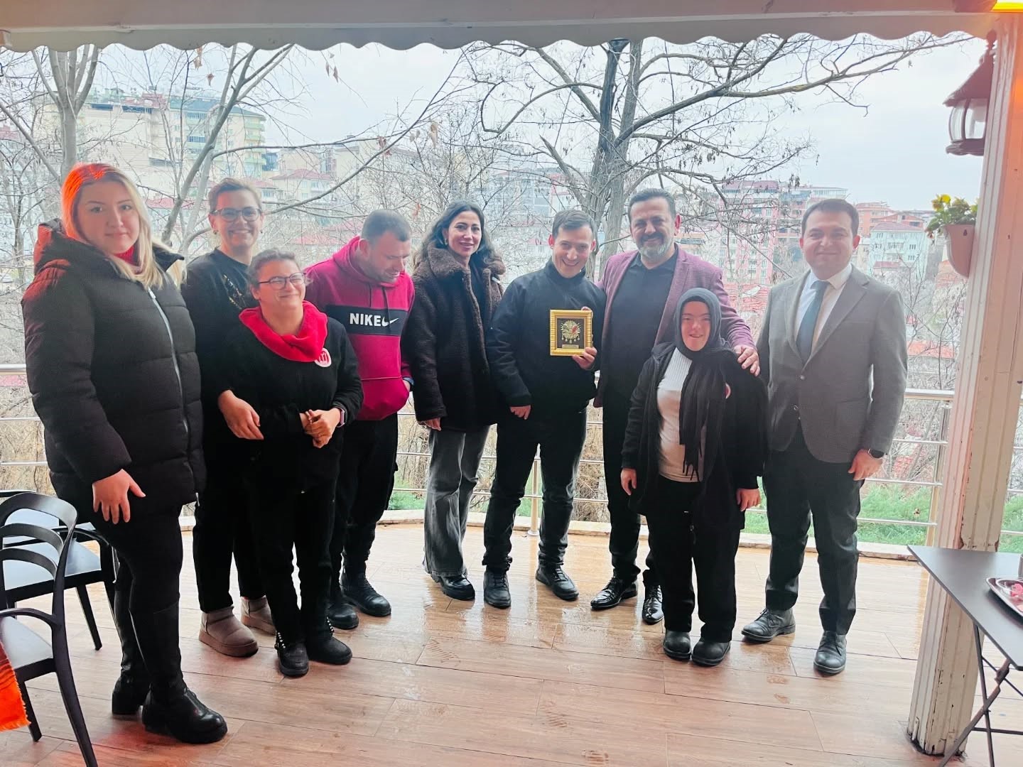 bilecikte-engelli-bireylere-dogum-gunu-surprizi