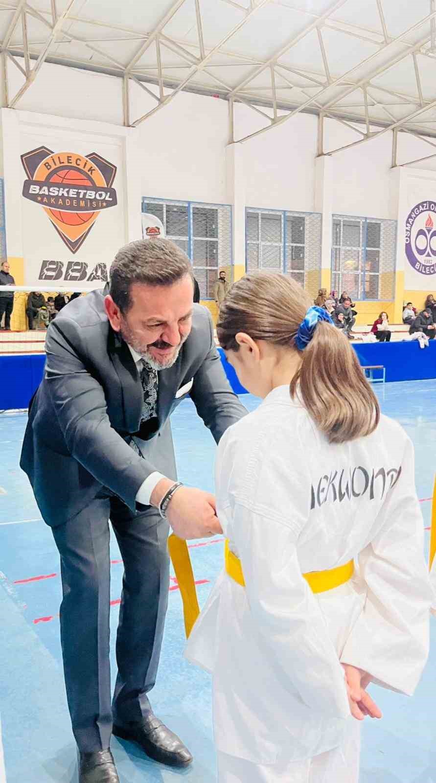 bilecikte-koruma-altindaki-cocuklara-kusak-baglama-surprizi