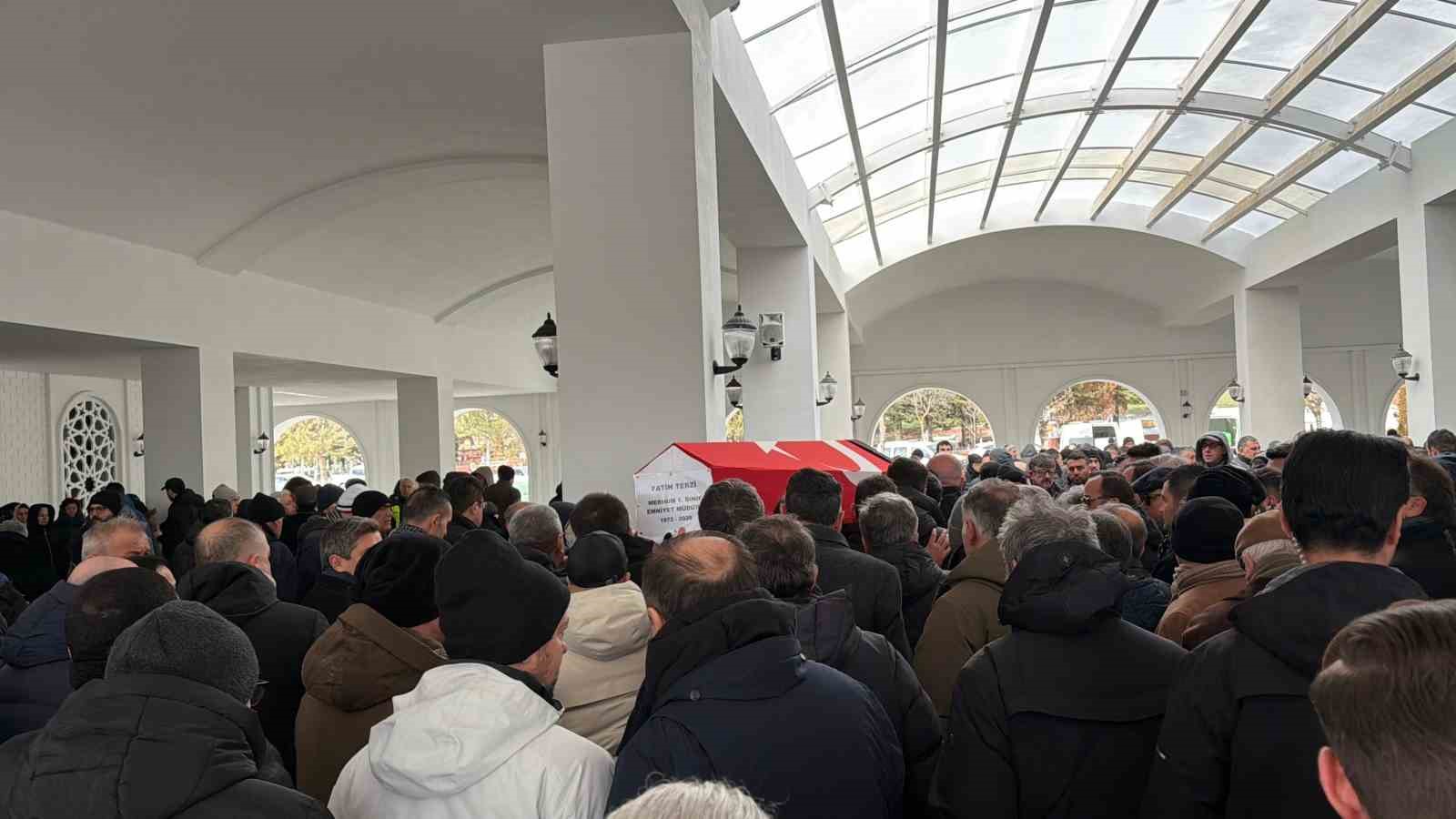 birinci-sinif-emniyet-muduru-fatih-terzi-son-yolculuguna-ugurlandi