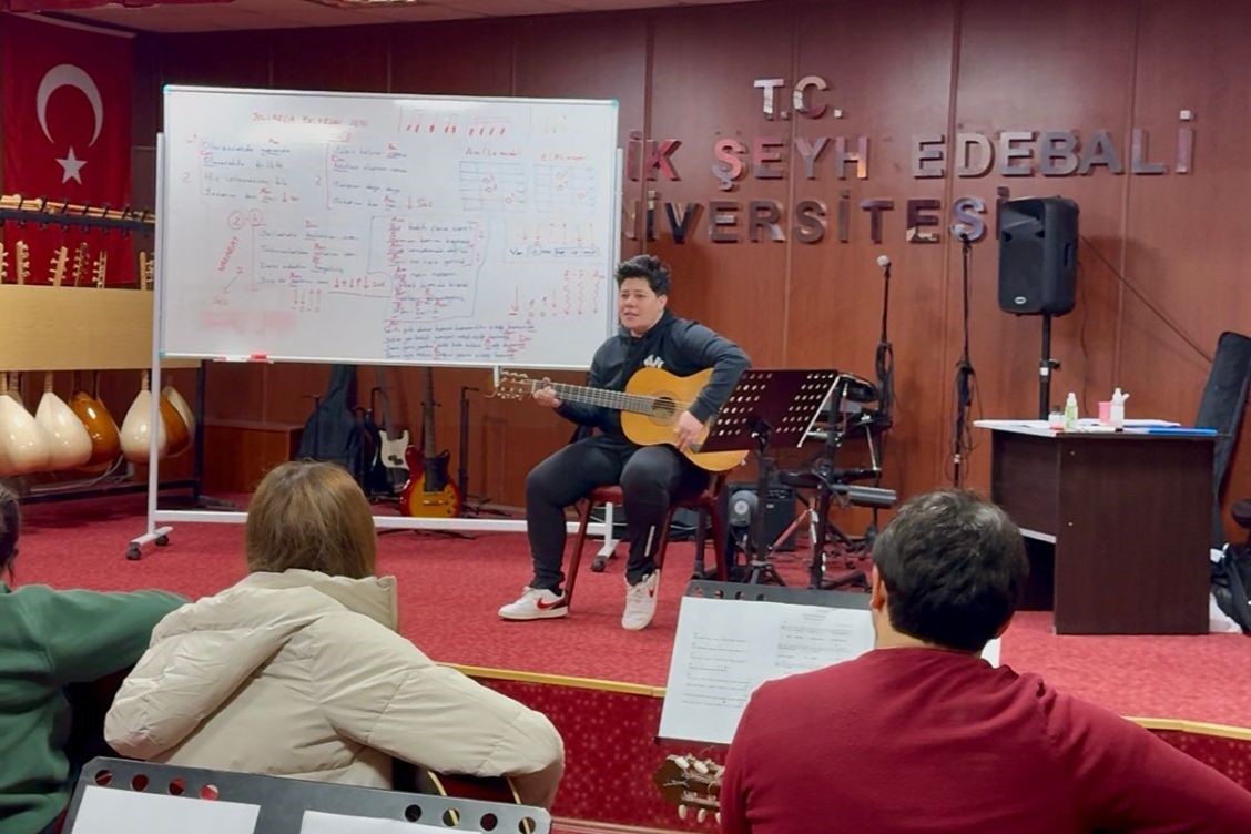 bseude-gitar-ve-baglama-kurslari-devam-ediyor