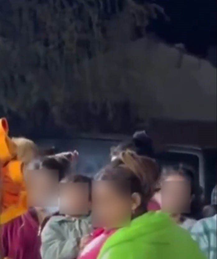 cocuklarinin-birinin-elinde-sigara-digerinde-alkol-sisesi-olan-anne-beraat-etti