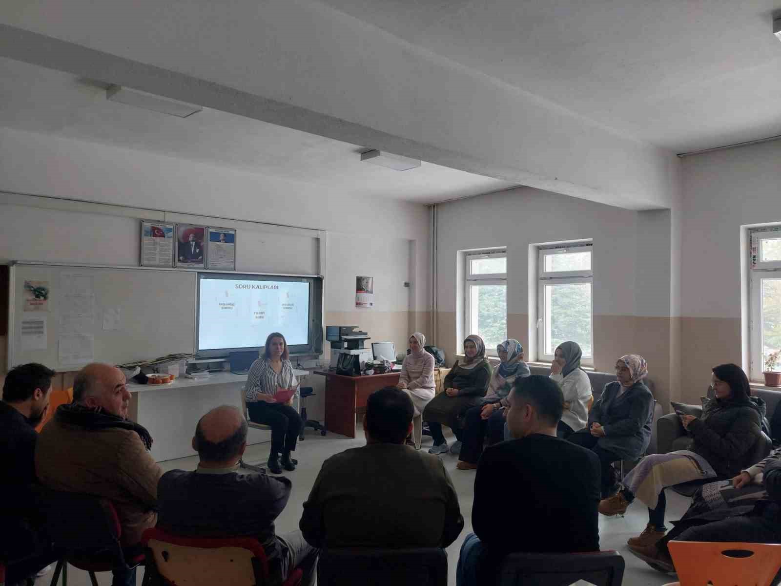 emirdag-ogretmen-toplulugunda-cocuklarla-felsefe-egitimi