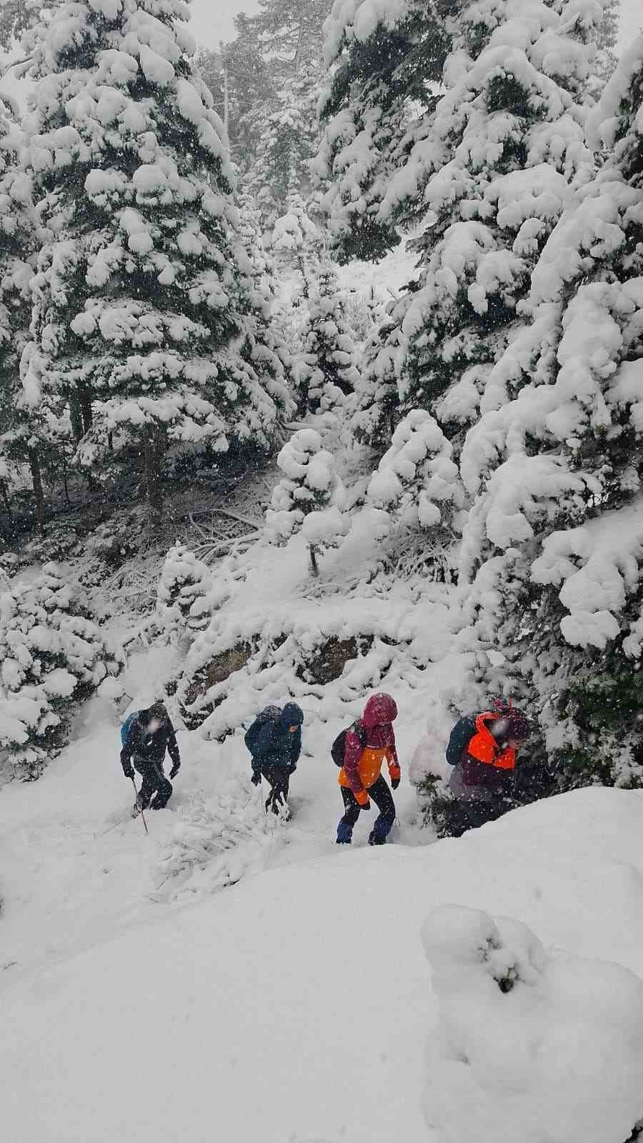 esdag-uyeleri-30-kilometrelik-zorlu-orman-parkurunu-geride-birakti