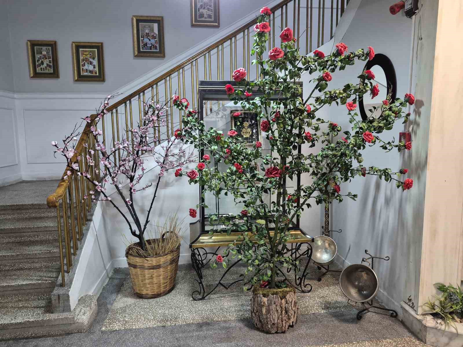 eskisehir-olgunlasma-enstitusunde-atik-siseler-gul-oldu