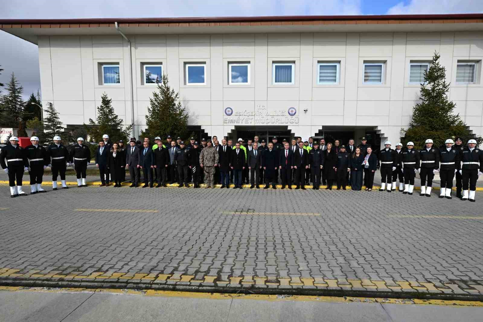 eskisehir-valisi-aksoy-emniyet-teskilati-ile-vedalasti