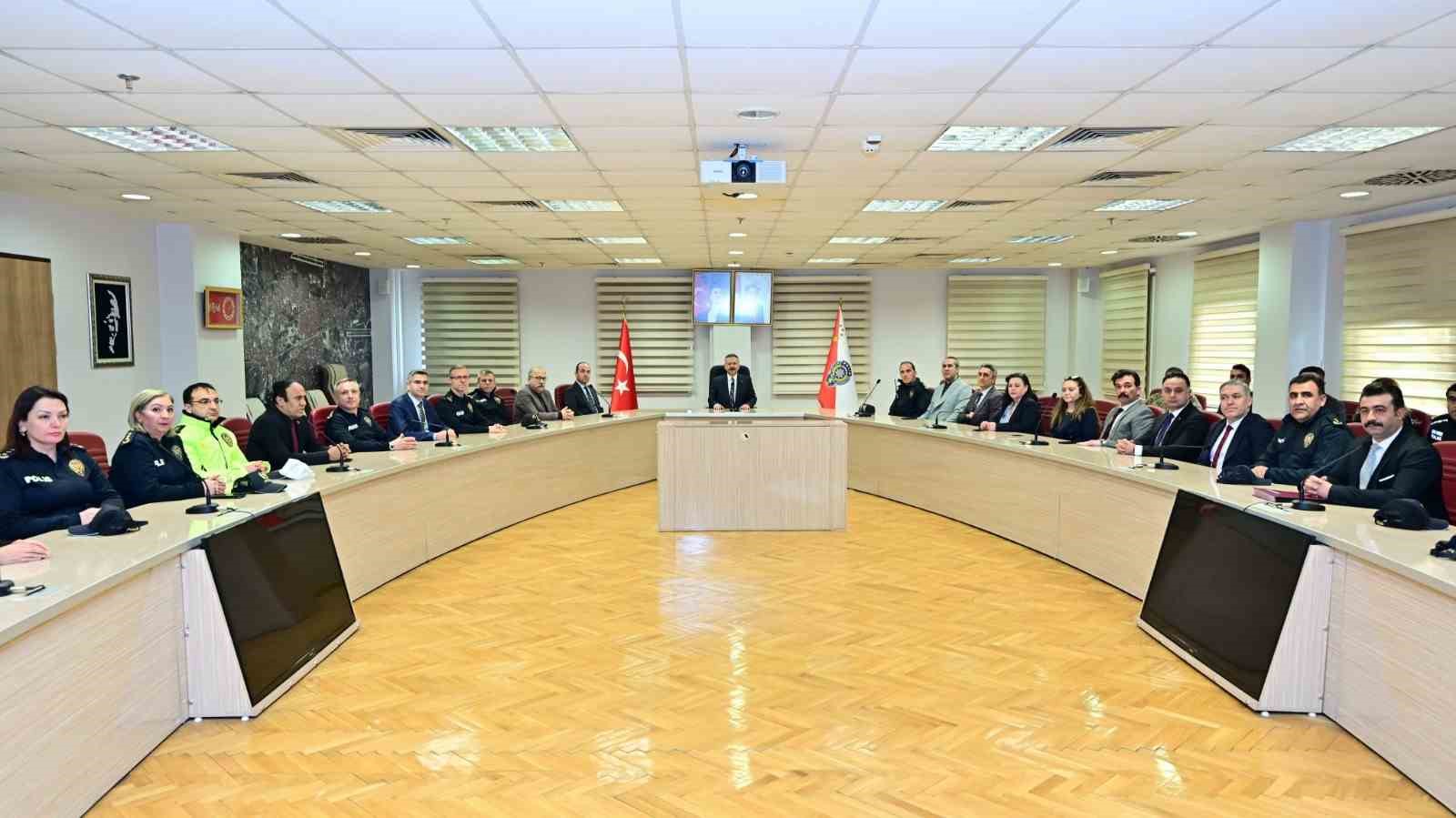 eskisehir-valisi-aksoy-emniyet-teskilati-ile-vedalasti