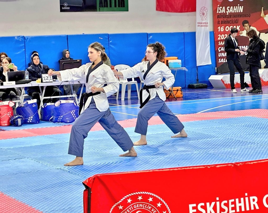 eskisehirde-buyukler-taekwondo-il-sampiyonasi-duzenlendi