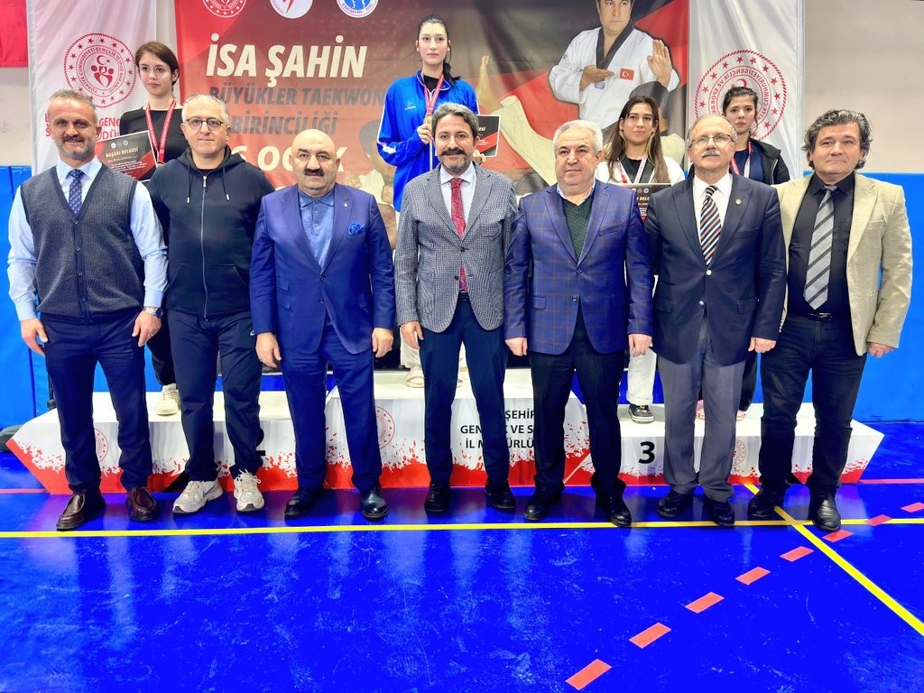eskisehirde-buyukler-taekwondo-il-sampiyonasi-duzenlendi