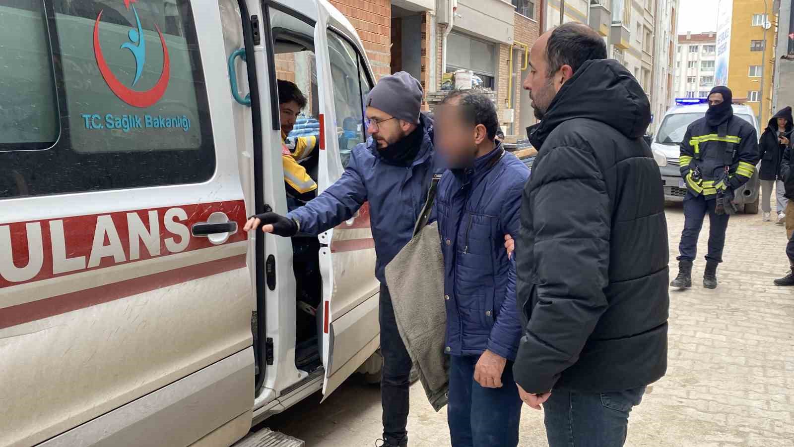 eskisehirde-panik-anlari-insaatin-8inci-katindan-atlamaya-calisti