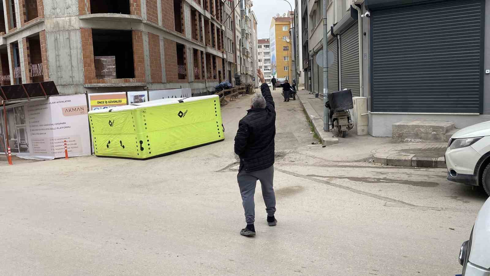 eskisehirde-panik-anlari-insaatin-8inci-katindan-atlamaya-calisti