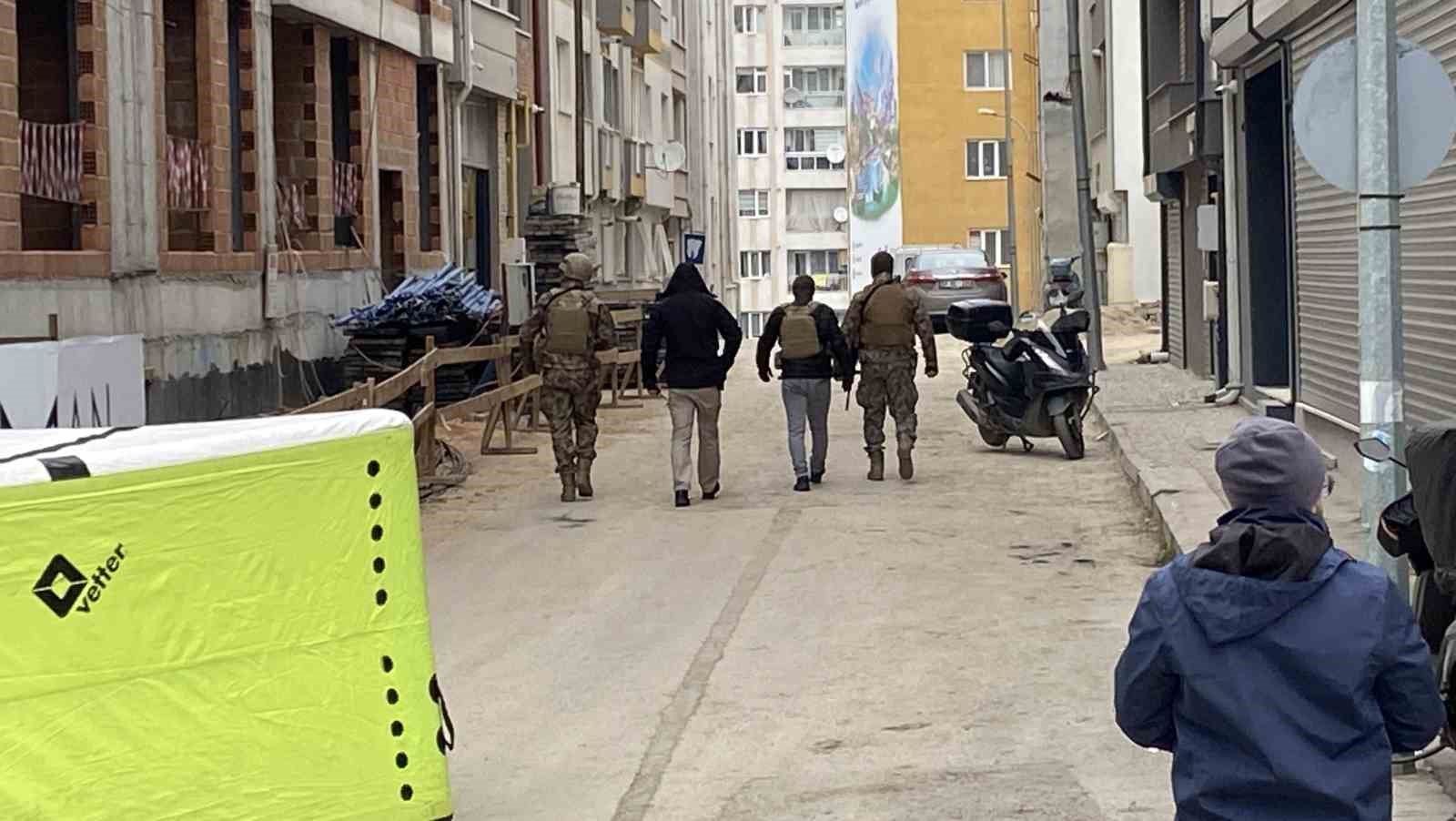 eskisehirde-panik-anlari-insaatin-8inci-katindan-atlamaya-calisti