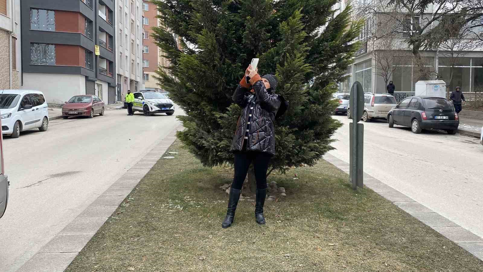 eskisehirde-panik-anlari-insaatin-8inci-katindan-atlamaya-calisti