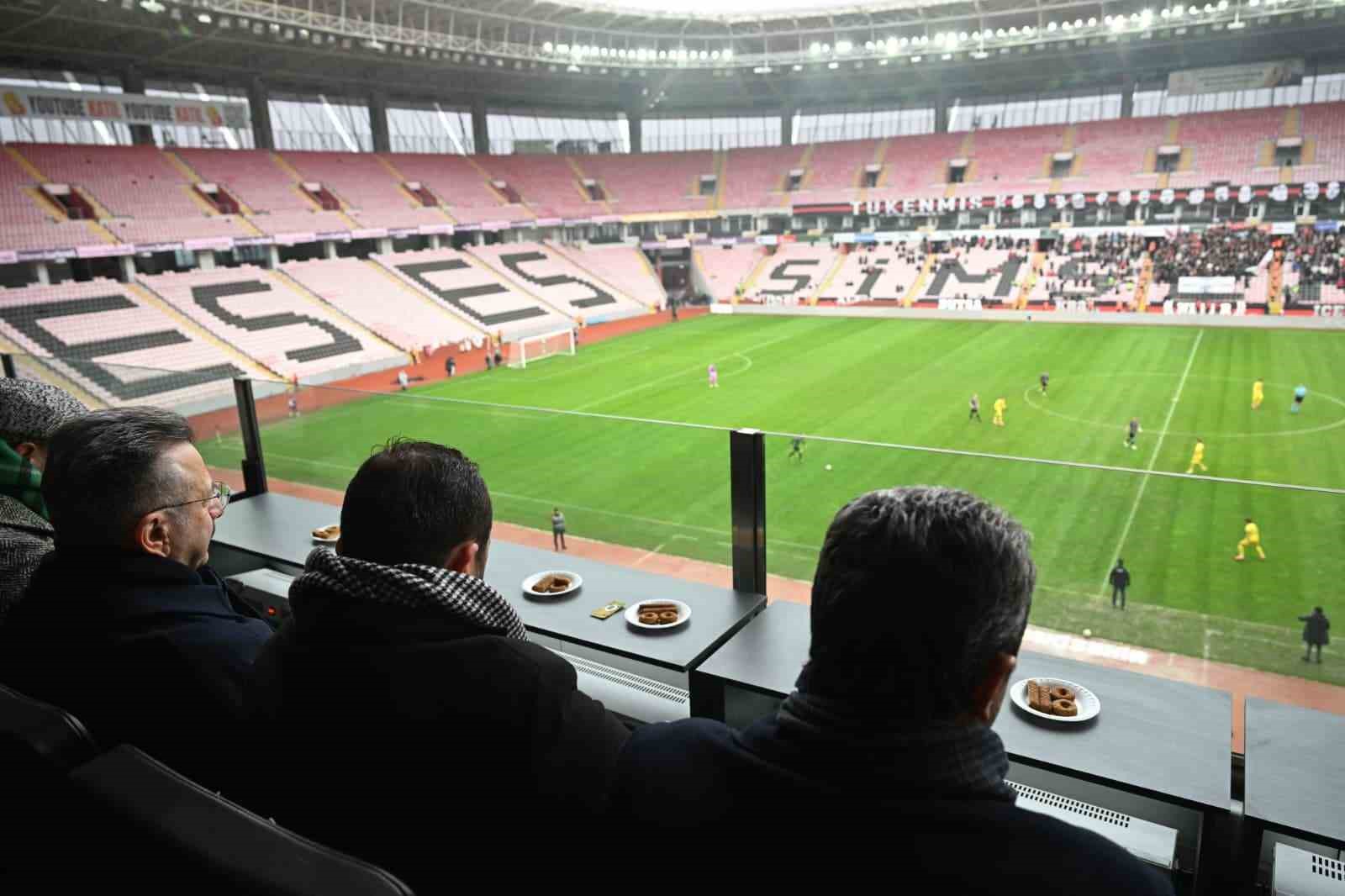 eskisehirspordan-vali-huseyin-aksoya-veda