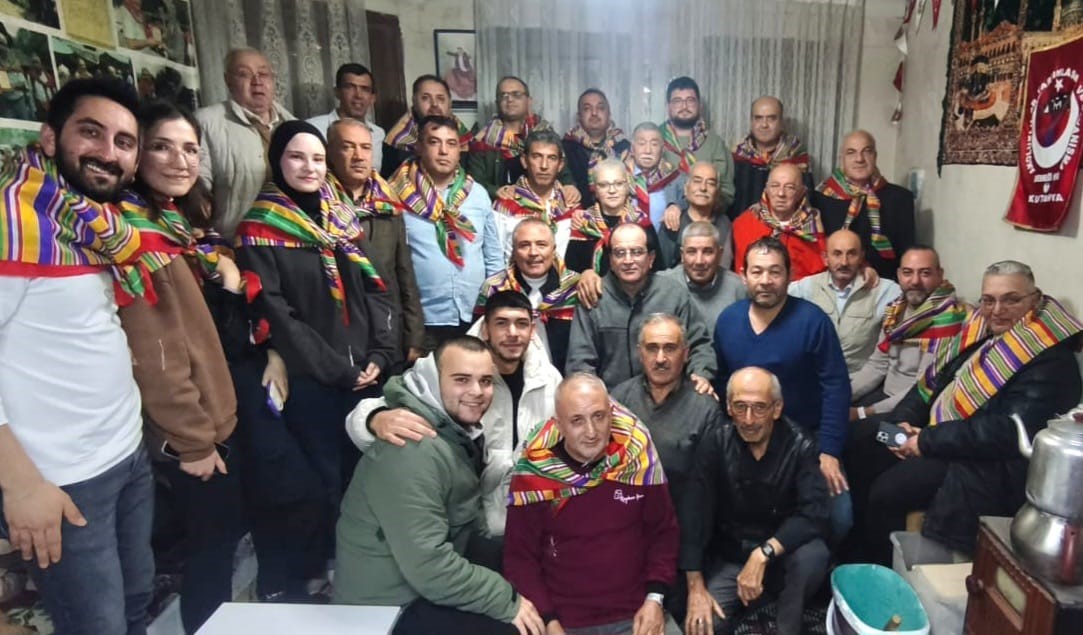 gorme-engelli-sanatci-sazi-ensesinde-caliyor