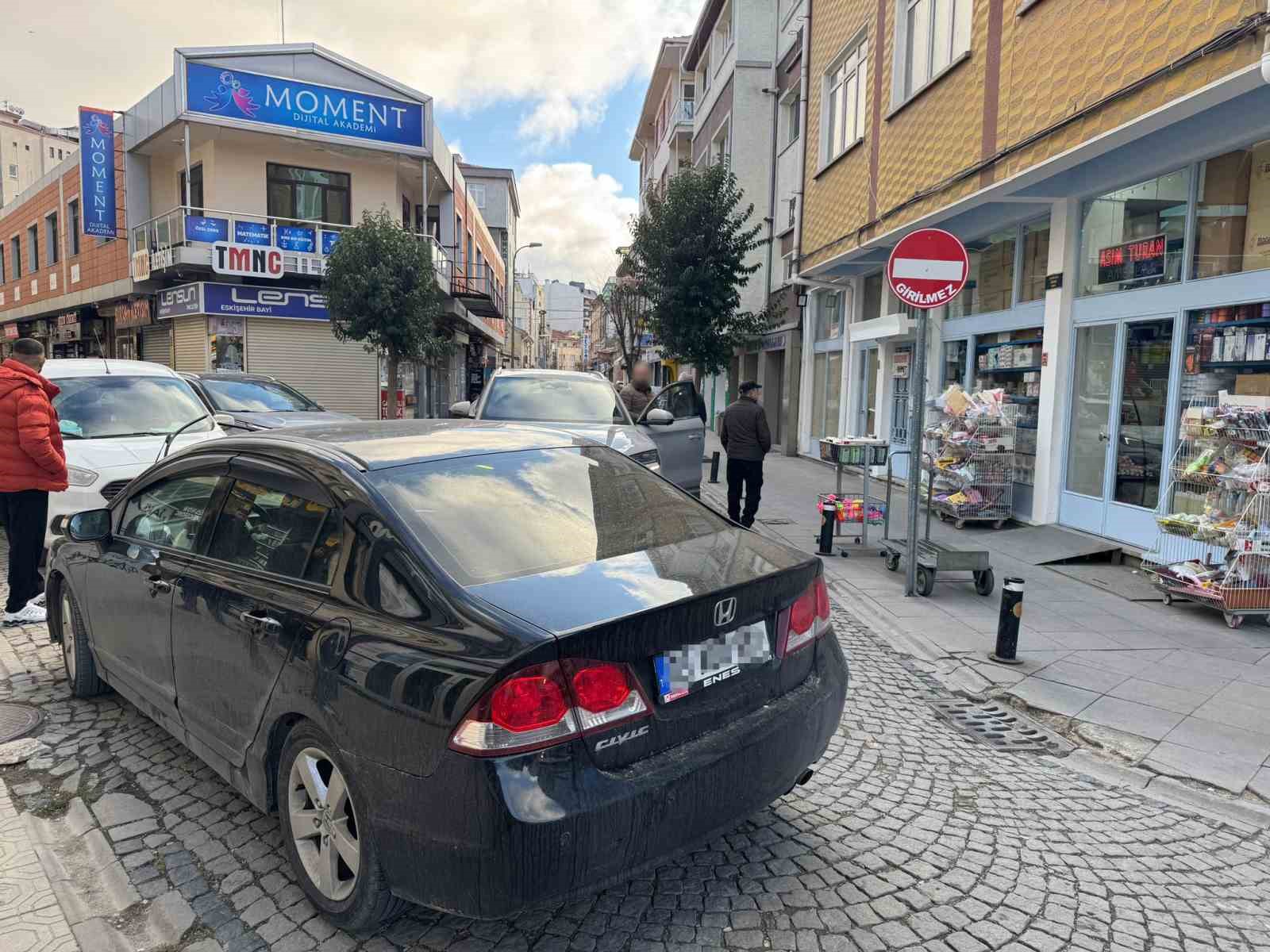 hatali-park-trafigi-kilitledi