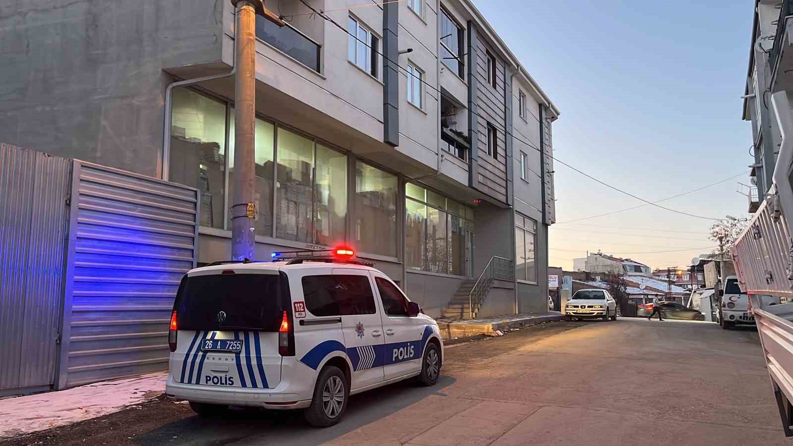 kiraathaneden-eve-sizdigi-iddia-edilen-dumandan-zehirlenen-anne-ve-2-cocugu-hastanelik-oldu