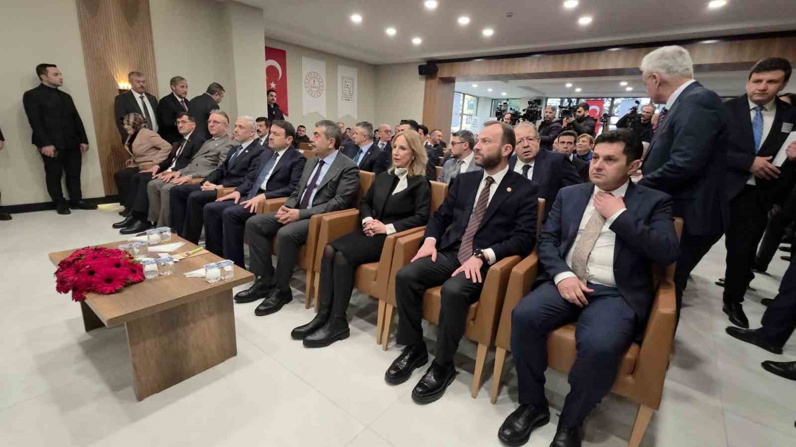 milli-egitim-bakani-tekin-kutahyada-mesleki-egitimle-ilgili-mesajlar-verdi