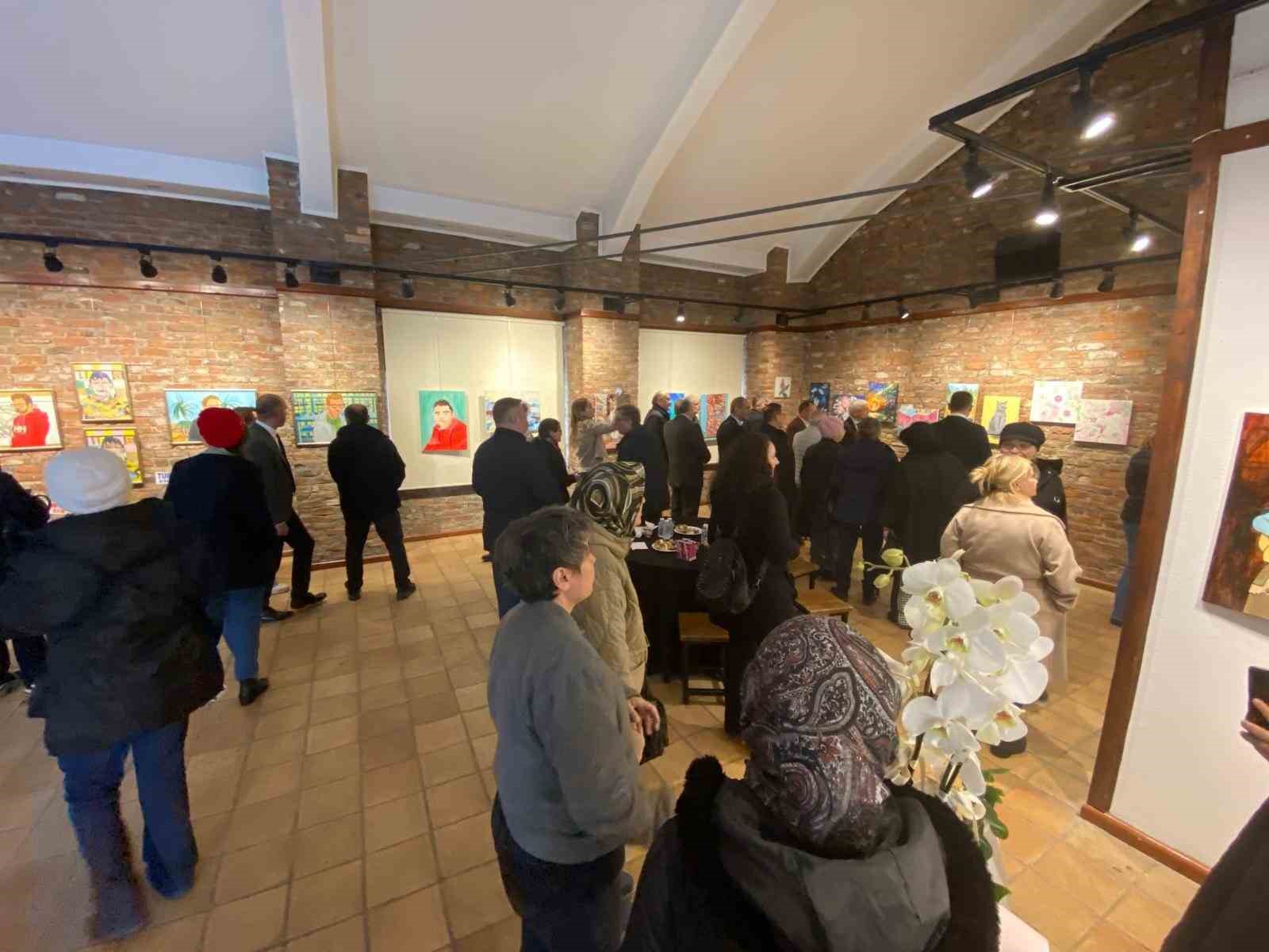 otizmli-ressam-alp-eren-candanin-resim-sergisi