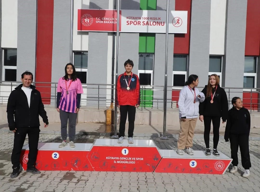 pazarlar-spor-lisesinden-tarihi-baslangic-ilk-yilda-1-kupa-6-madalya