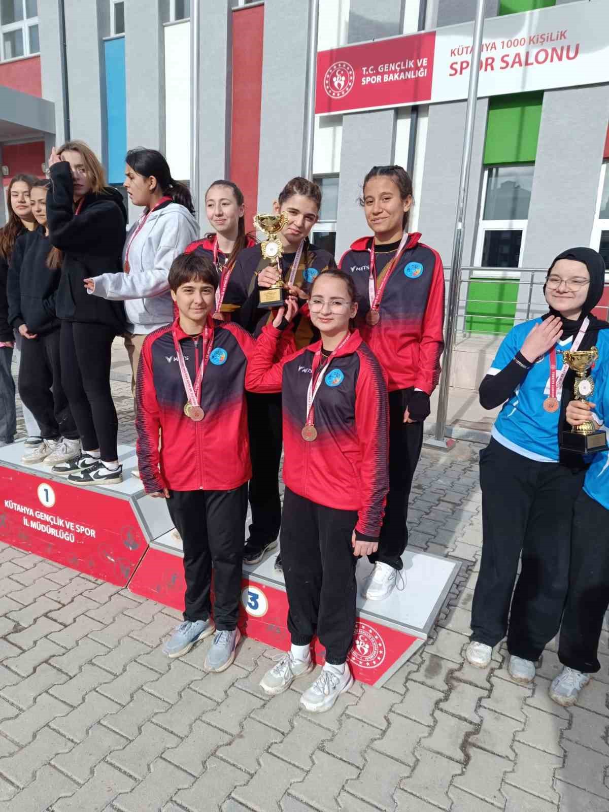 pazarlar-spor-lisesinden-tarihi-baslangic-ilk-yilda-1-kupa-6-madalya