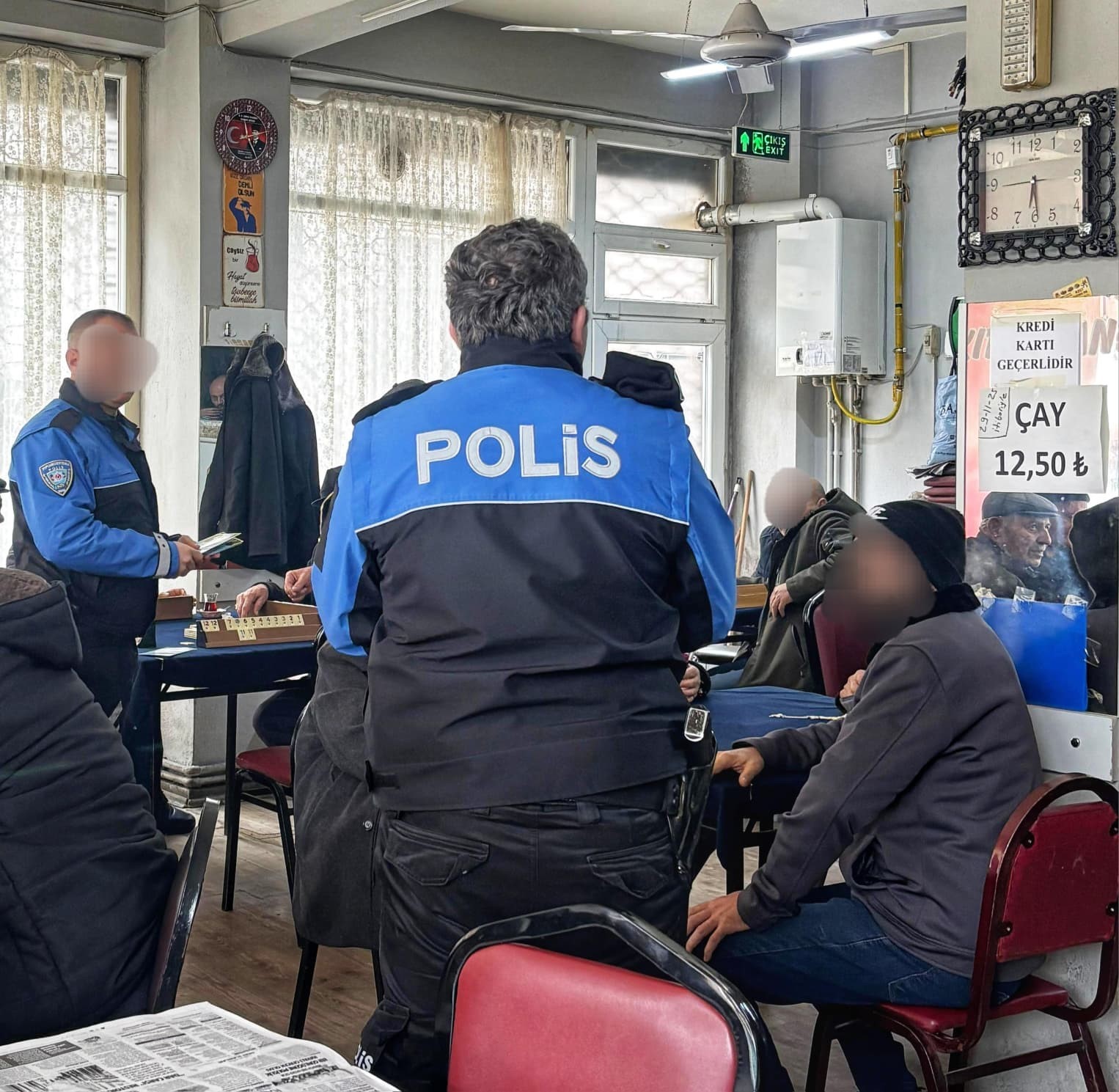polis-binlerce-kisiyi-hirsizlik-ve-dolandiricilik-olaylarina-karsi-bilgilendirdi