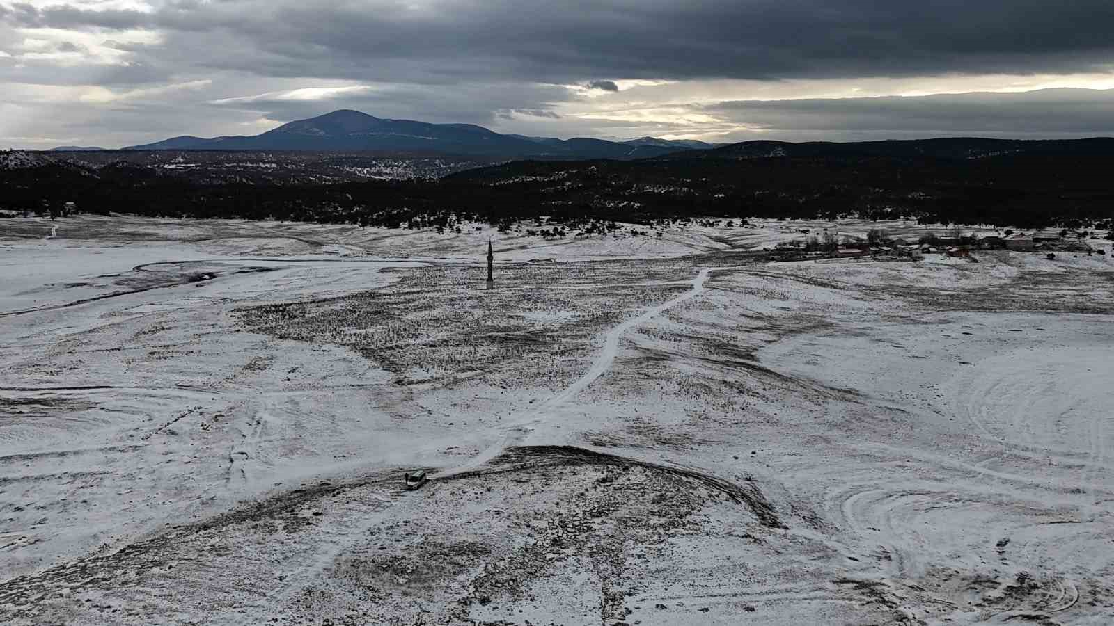 porsuk-barajinda-geriye-cekilen-su-tedirgin-etti