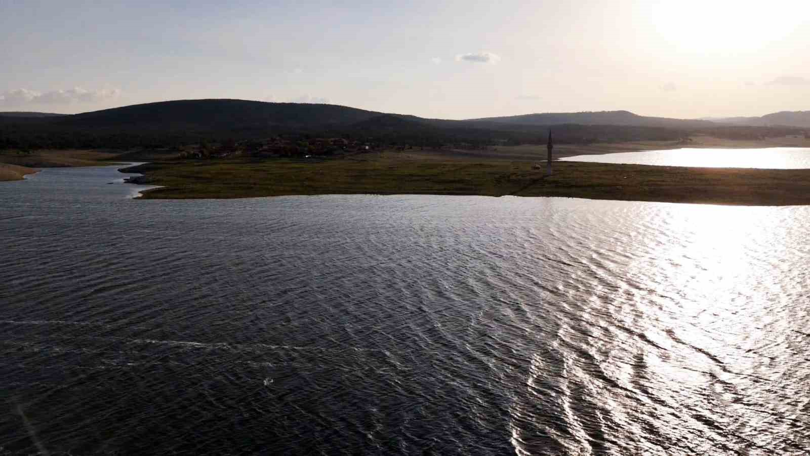 porsuk-barajinda-geriye-cekilen-su-tedirgin-etti