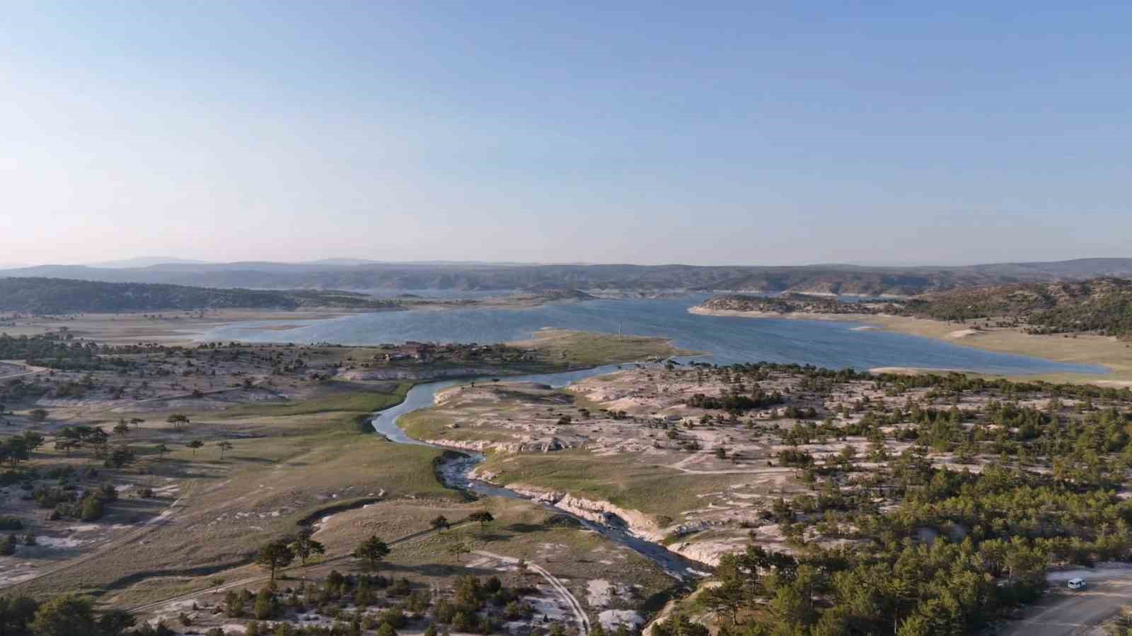 porsuk-barajinda-geriye-cekilen-su-tedirgin-etti