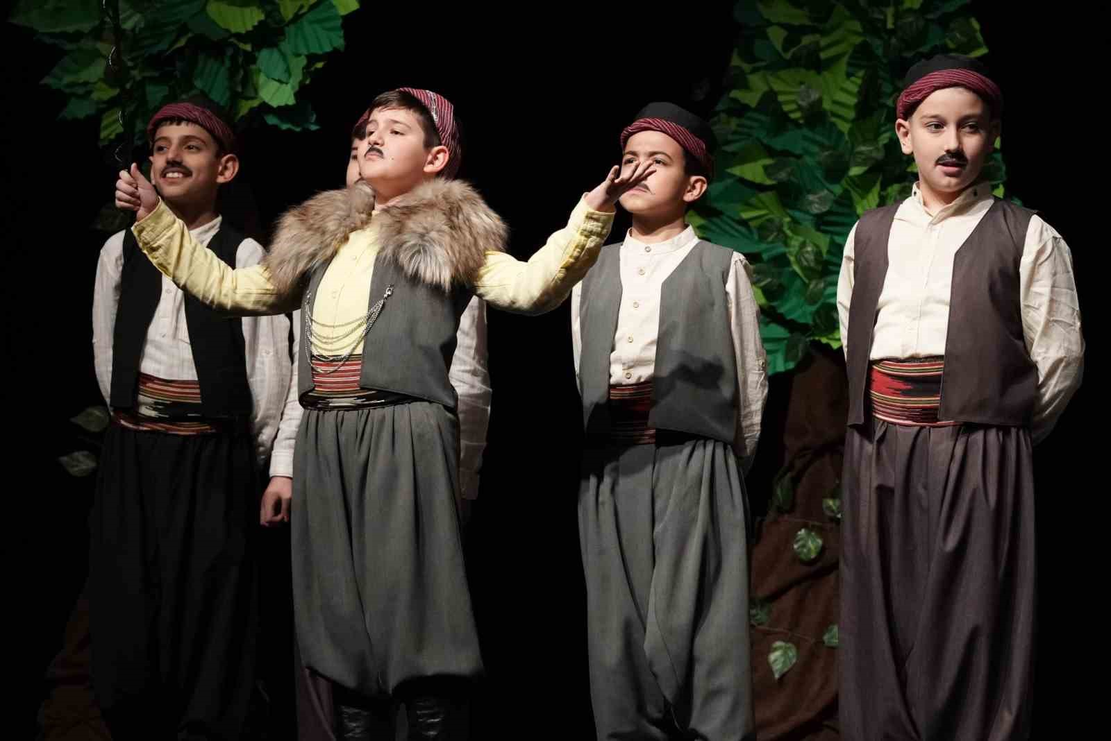 sahnenin-yildizlari-goz-kamastirdi