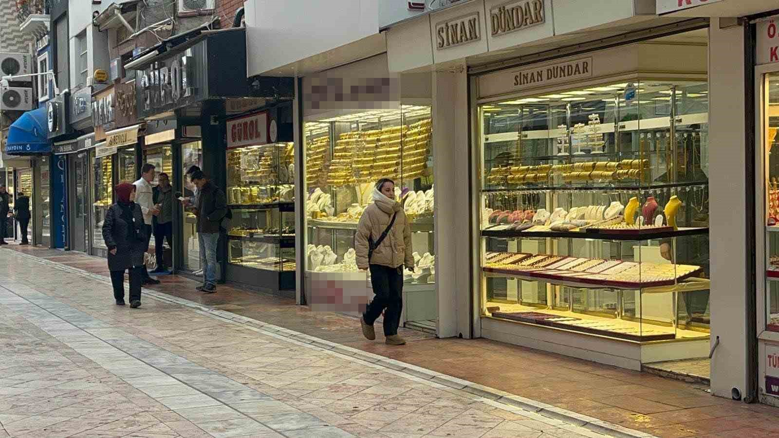 sahte-altini-bozdurmaya-calisirken-yakayi-ele-verdi