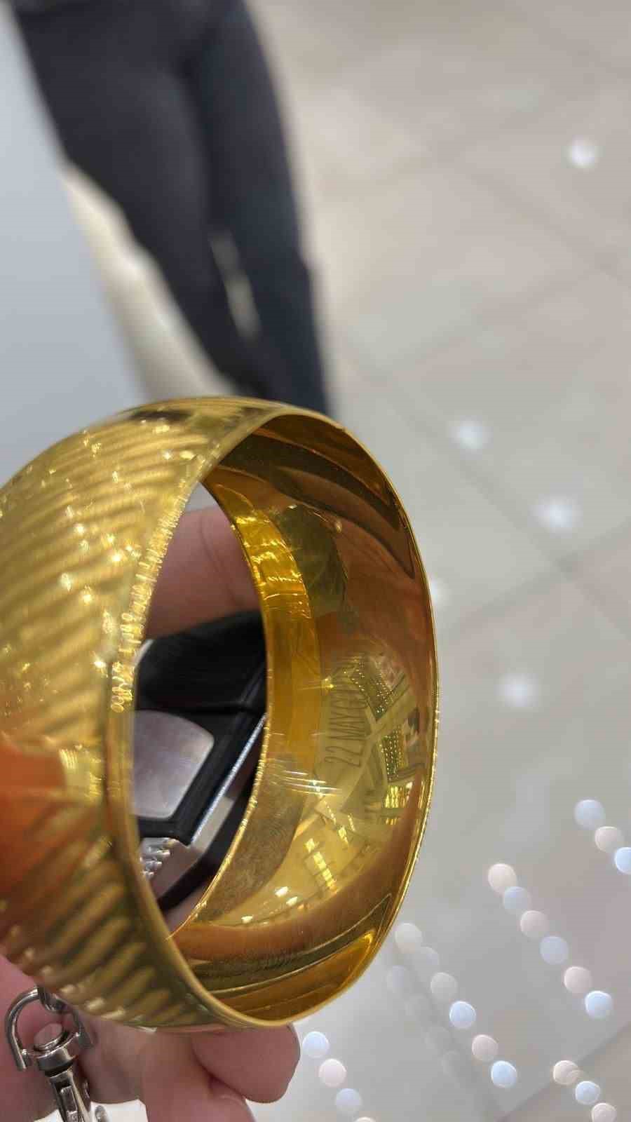 sahte-bilezikleri-verip-pazarlikla-fazla-altin-almak-isterken-yakalandi