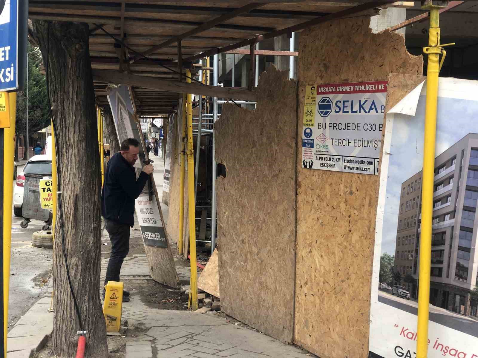 siddetli-firtina-ortaligi-birbirine-katti