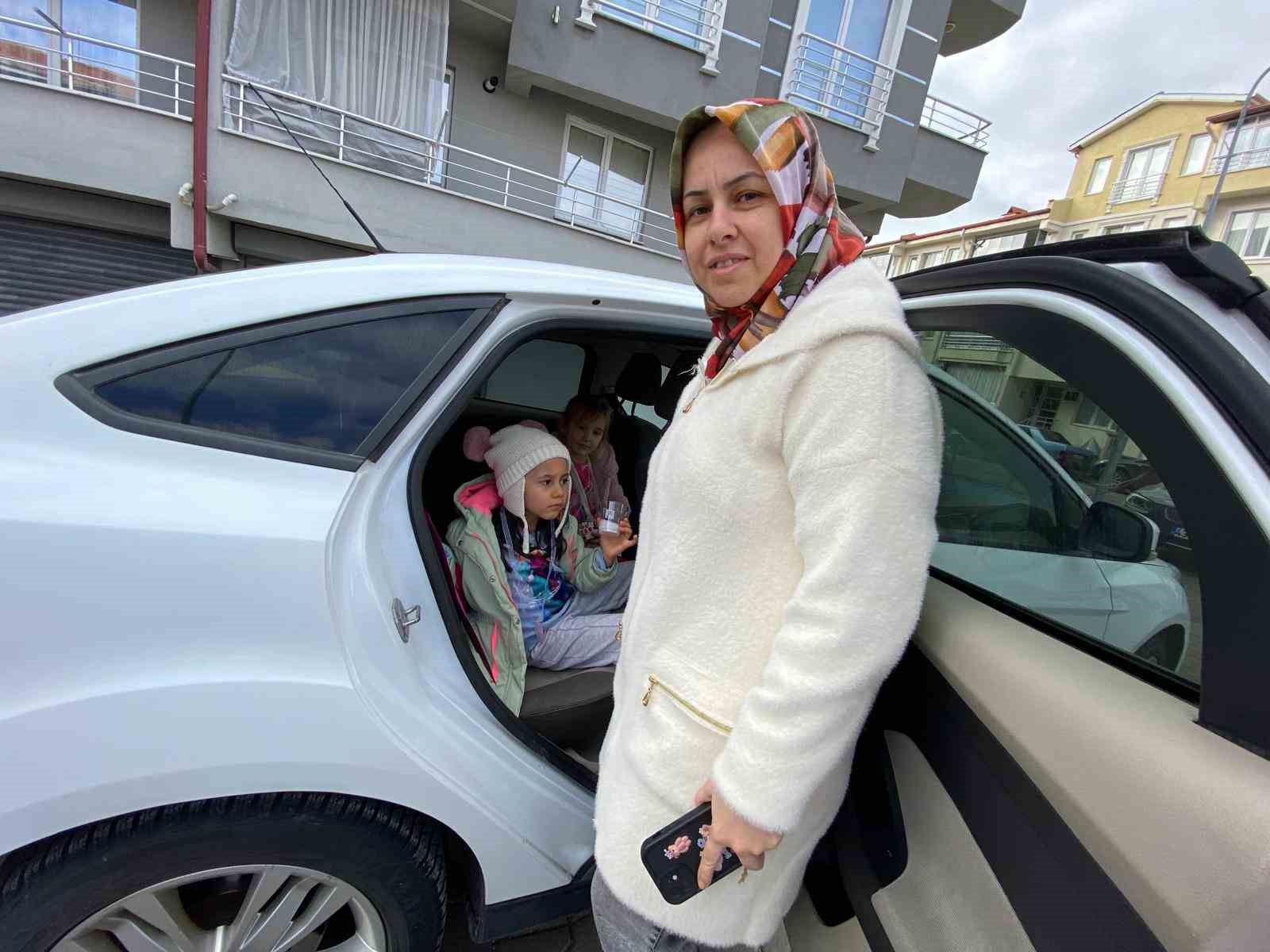 tavsanli-hande-gul-anaokulu-ogrencileri-guvenli-yolculuk-icin-arka-koltuga-gecti