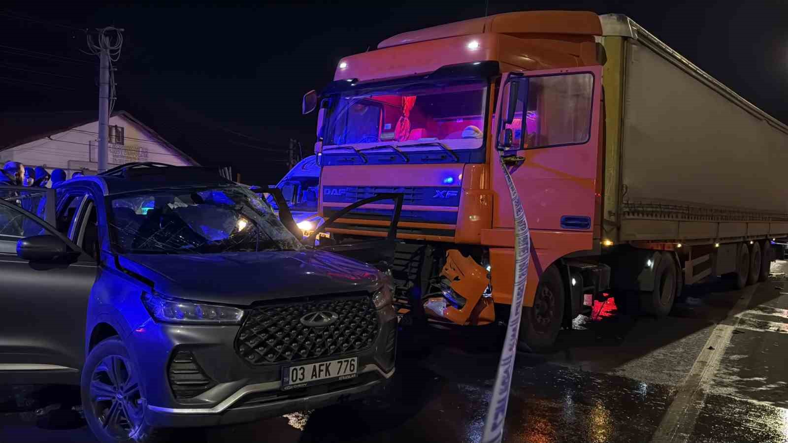 tirla-otomobilin-carpistigi-kazada-7-kisi-yaralandi