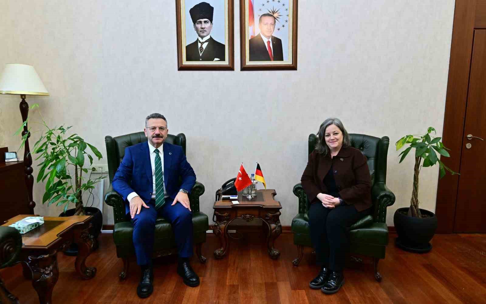 vali-huseyin-aksoy-almanya-baskonsolosu-dr-regine-grienbergeri-makaminda-kabul-etti